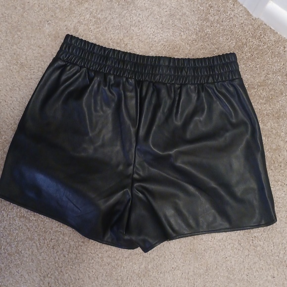 Shorts - Picture 3 of 3